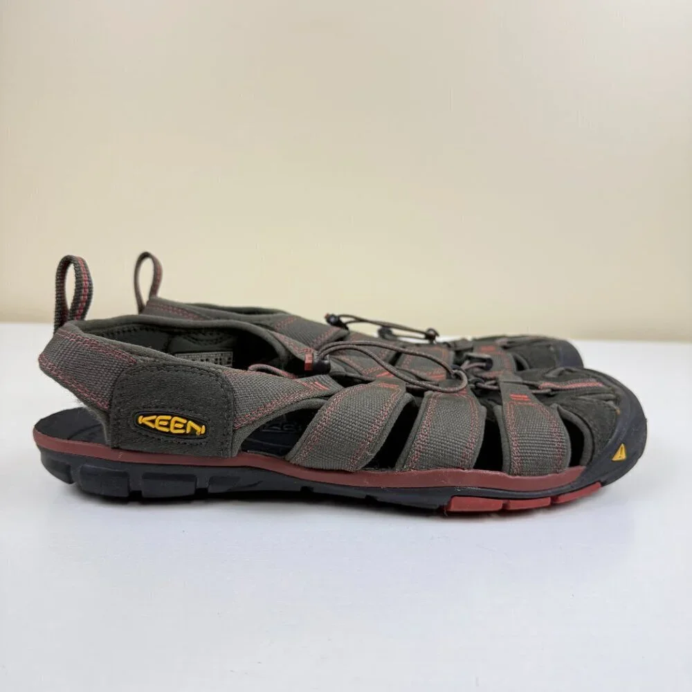 EUC Keen Clearwater CNX Sandals in the Raven/Tortoise Shell Colorway